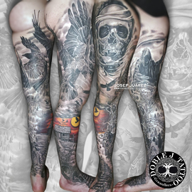 Diseño de pierna completa de tatuaje realista con transiciones de sombras perfectas, hecho en Doble J Tattoo.
